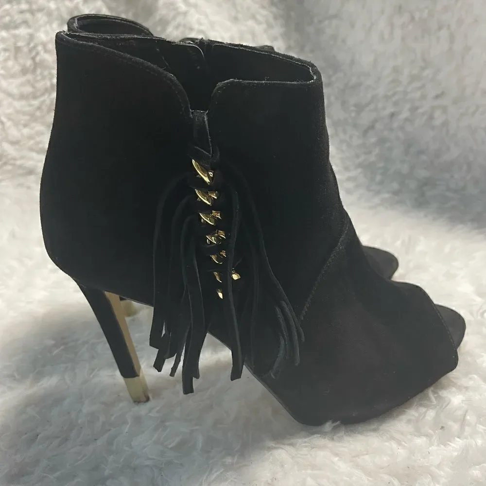 Guess Aziz black suede fringe ankle boots peep toe gold tone accent SZ9.5